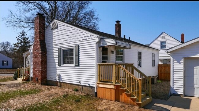 Building Photo - 349 Notre Dame Ave