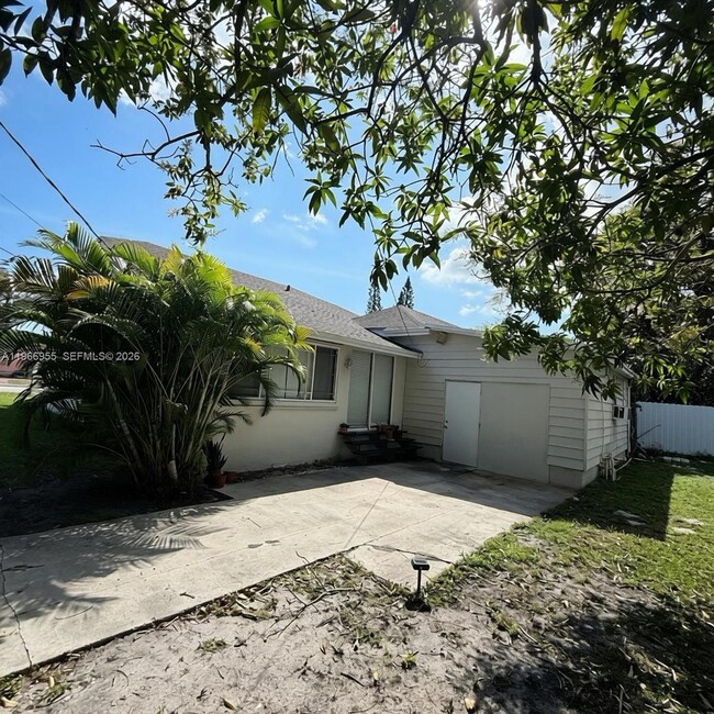 Building Photo - 12680 NE 3rd Ave