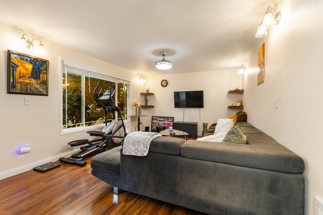 Building Photo - 501 141st Ave SE