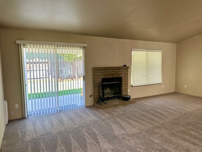 Foto del edificio - single story 3 bedroom 2 bathroom