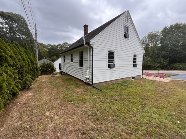 Building Photo - 15 Faulise Ave