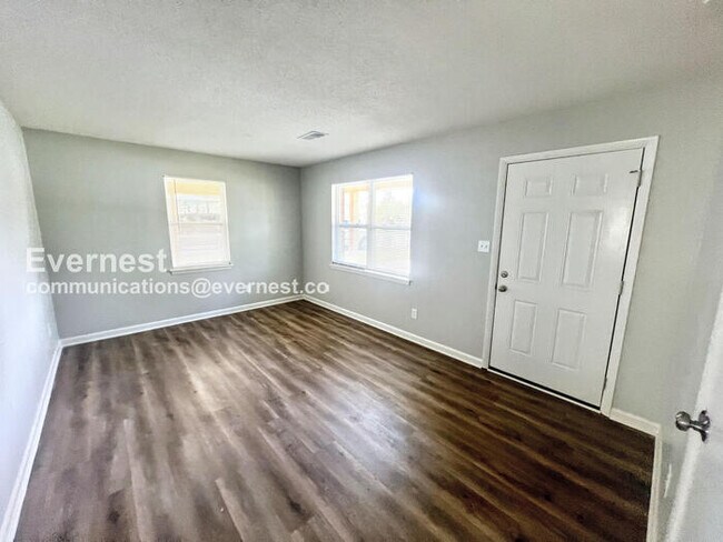 Foto del edificio - 605 Blaine Dr SW