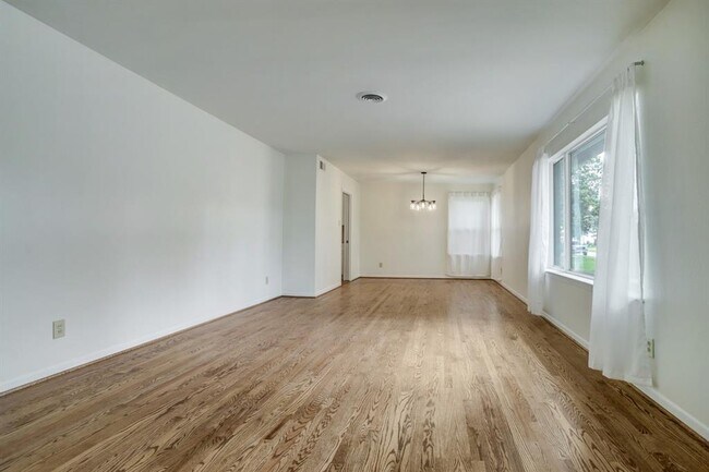 Building Photo - 3807 Murworth Dr