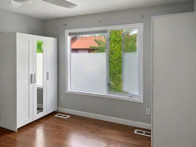 Building Photo - 7252 Foxridge Cir