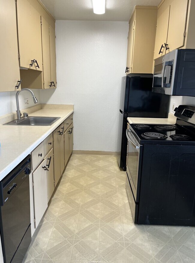 Building Photo - **$750 Move-in Special**Spacious Two Bedro...
