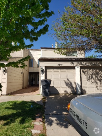 Building Photo - 2313 S White Oak Dr