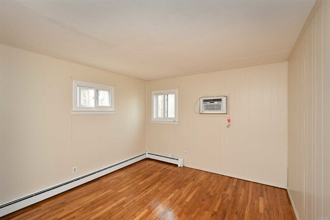 Building Photo - 115 6th Ave