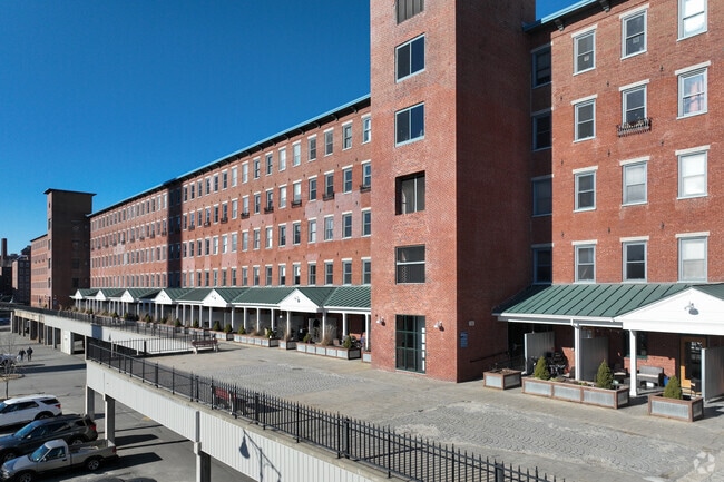 Building Photo - Island Terrace