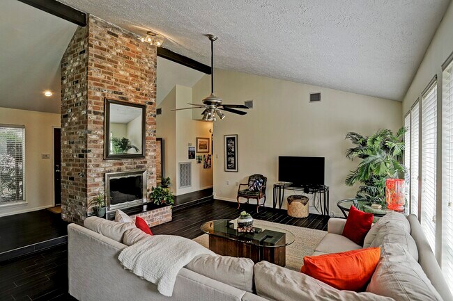 Building Photo - 14207 Wickersham Ln