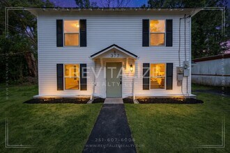 Building Photo - 377 Tuttle Ave