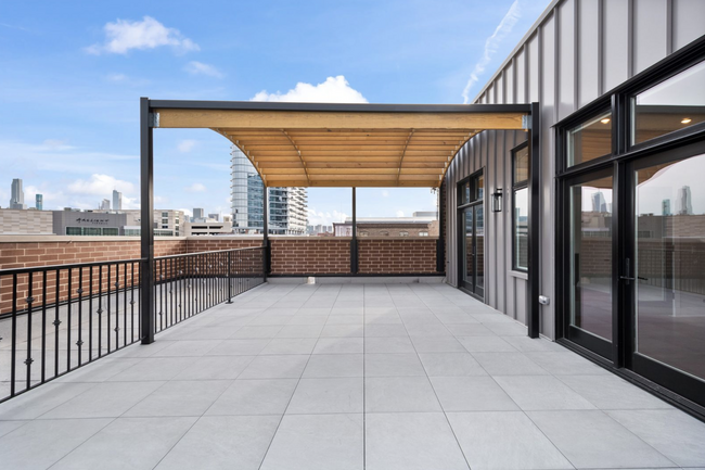 Building Photo - 1530 N Halsted St
