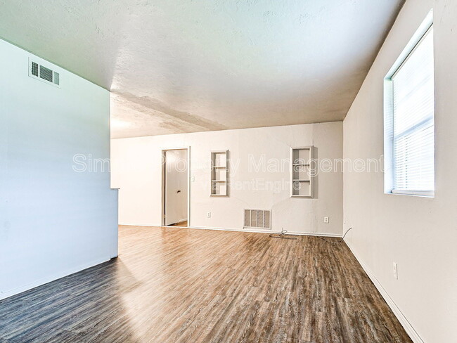 Building Photo - 4301 N Terry Ave