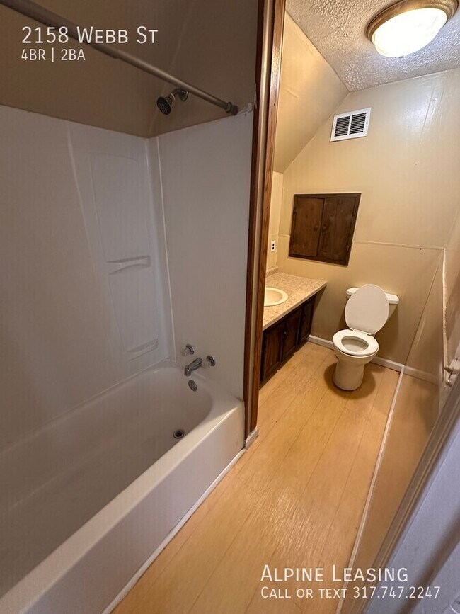 Foto del edificio - 2158 Webb St