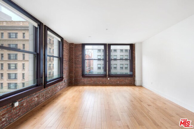 Building Photo - 460 S Spring St