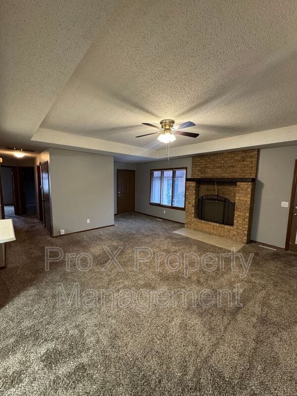 Building Photo - 296 Streamside Ct