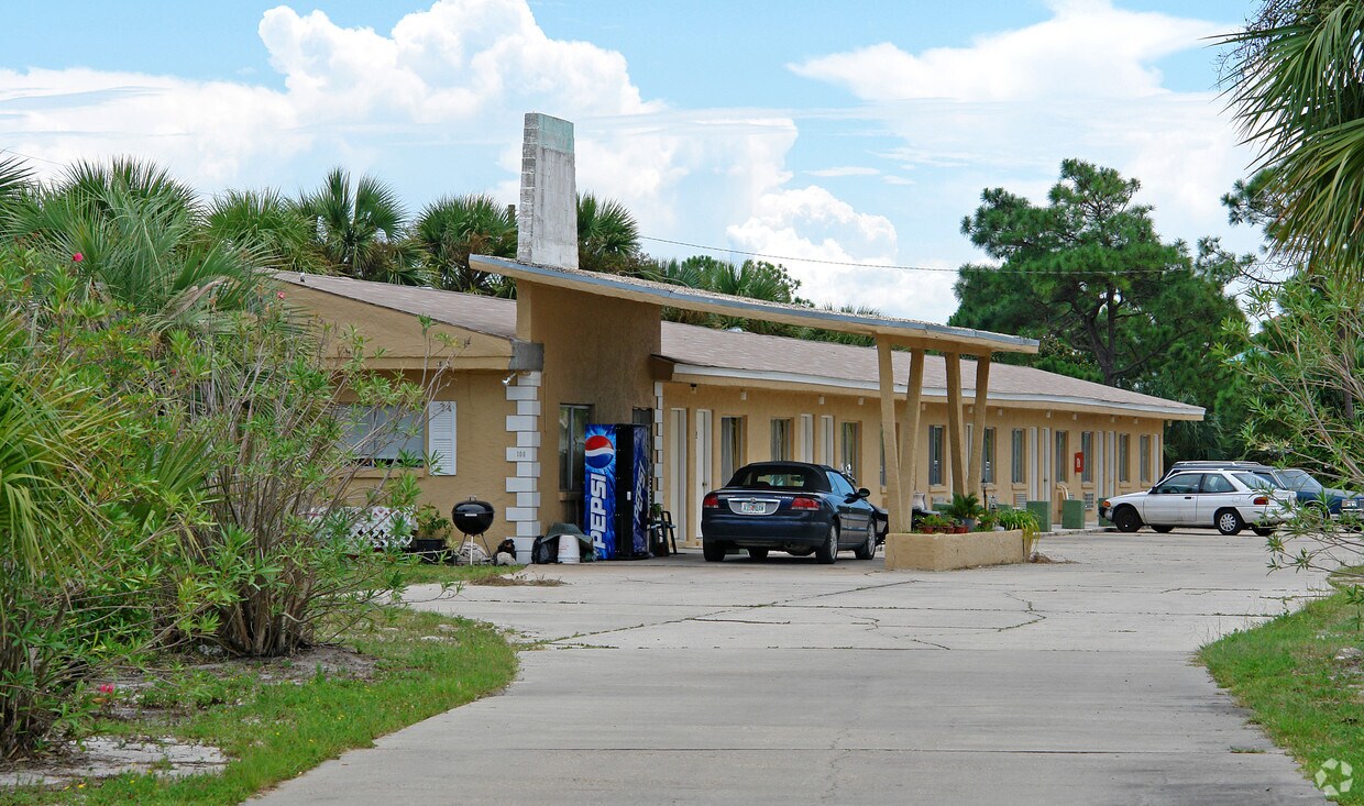 Primary Photo - 106 Lakeview Cir