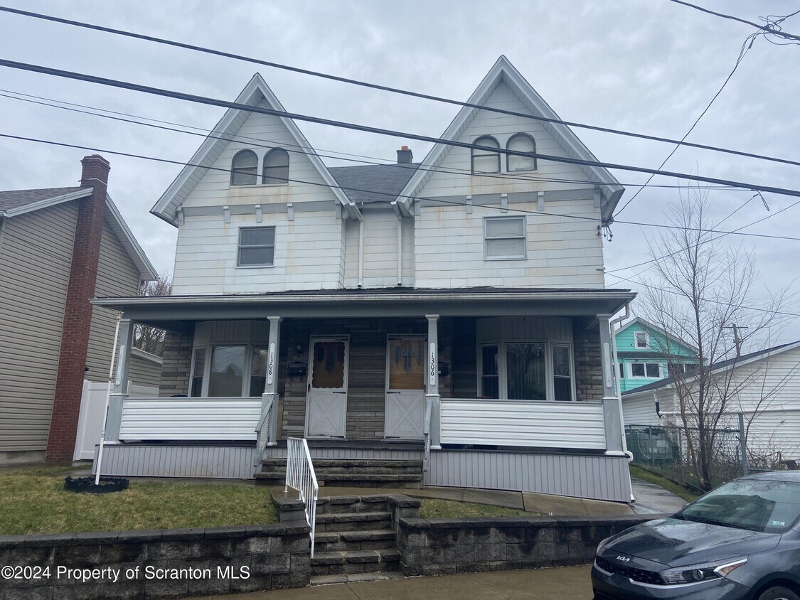 Primary Photo - 1306 Sanderson Ave