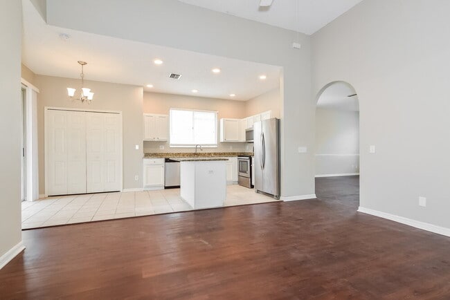 Foto del edificio - 18217 Brookpark Dr