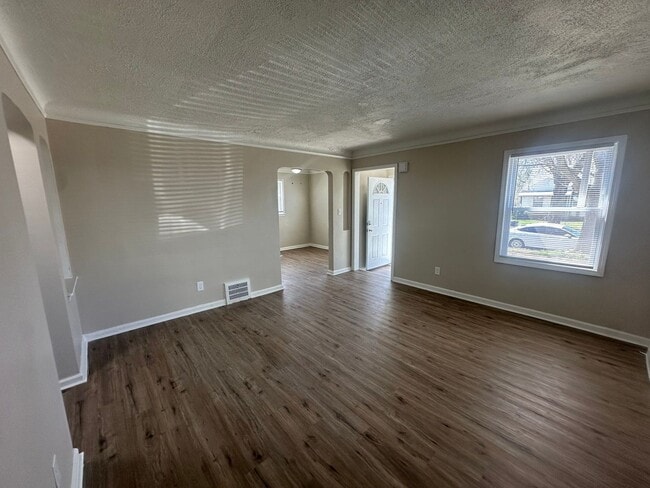 Building Photo - Renovated 3-Bedroom Home – Section 8 Welcome!