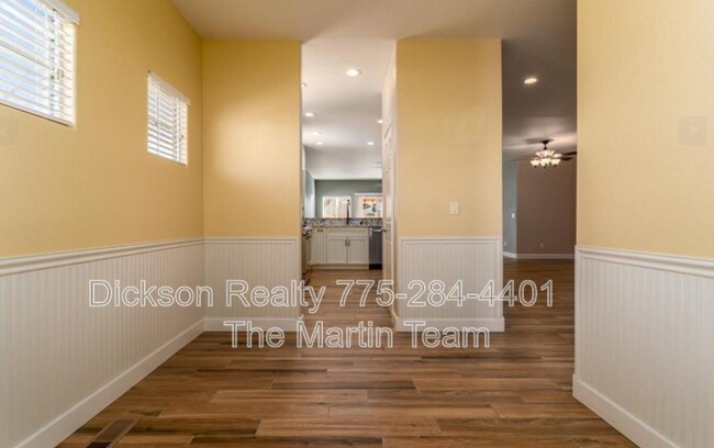 Foto del edificio - 971 Iris Ln
