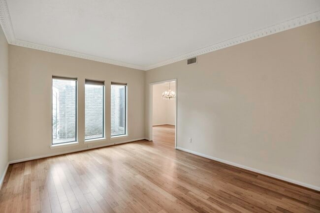 Building Photo - 1126 Crossroads Dr