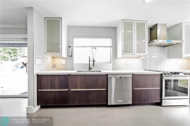 Foto del edificio - 15276 Harrison Rd