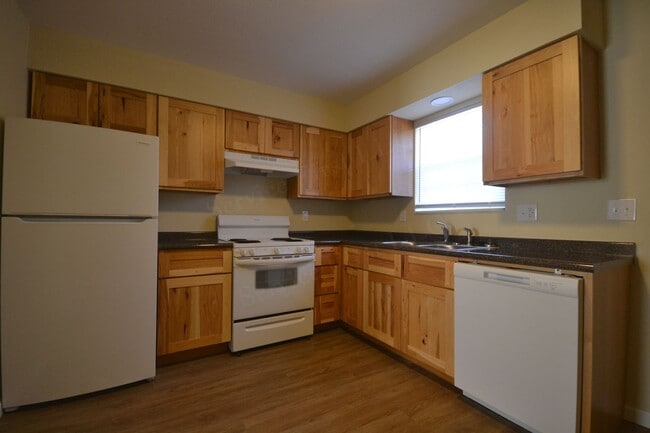 Building Photo - Northwood Hills 8 plex