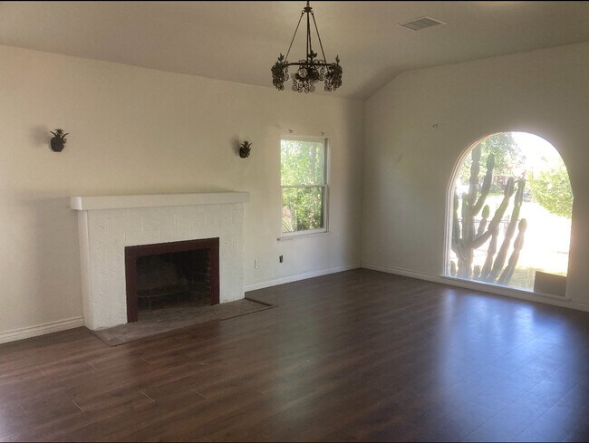 Foto del edificio - 3389 N Mountain View Ave