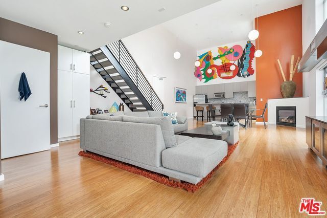 Foto del edificio - 7062 Hawthorn Ave