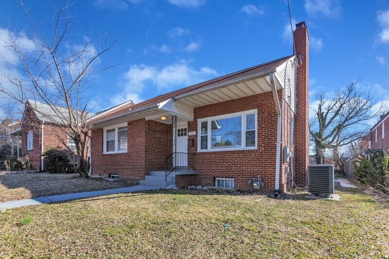 Primary Photo - 2524 Branch Ave SE