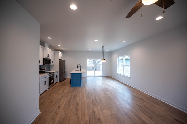 Building Photo - 1304 N Nebraska Ave