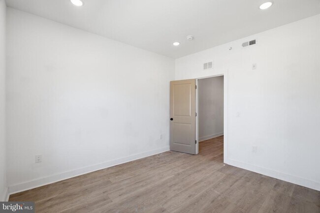 Foto del edificio - 669 N 39th St