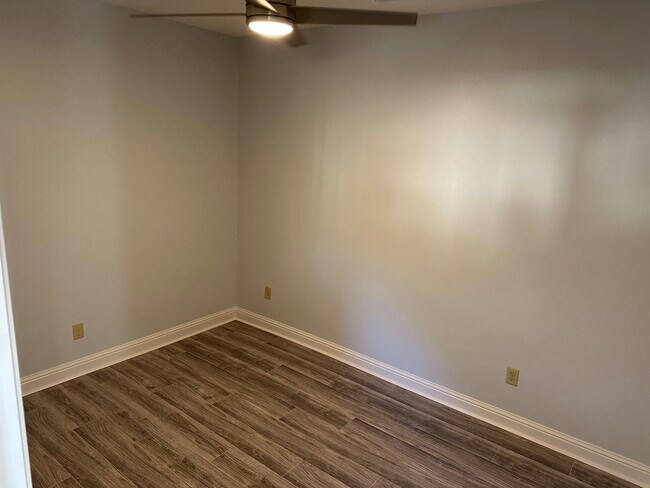Foto del edificio - 5534 Woodlawn Pl