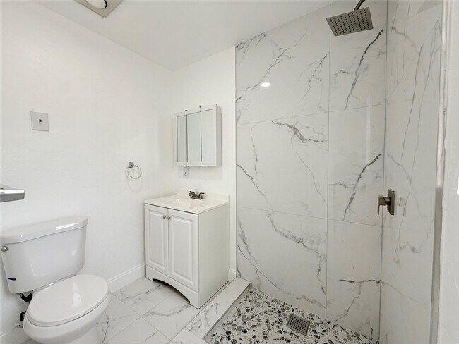 Foto del edificio - 1850 Rodman St