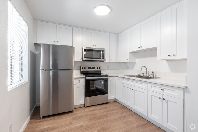 2BR, 1BA - 640SF - Kitchen - Parkhill Apts