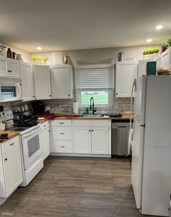 Foto del edificio - 2 br, 1 bath House - 302 E Main St