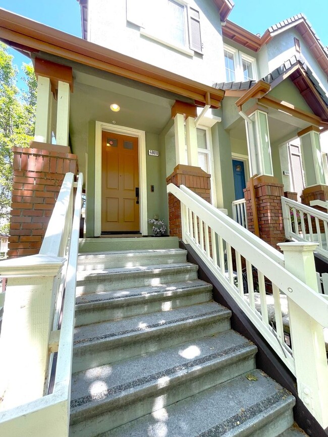 Building Photo - Stunning 3 Bedroom 2.5 Bath Town Home in p...