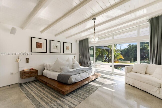 Foto del edificio - 270 Island Dr