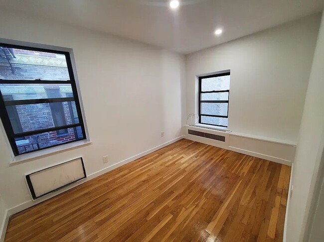 Building Photo - 1220 Lexington Ave