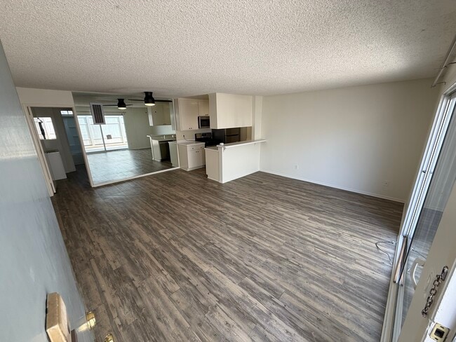 Building Photo - 1218 McClellan Dr