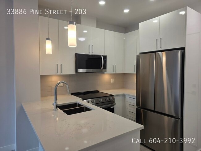 Building Photo - Brand New Jacob Building