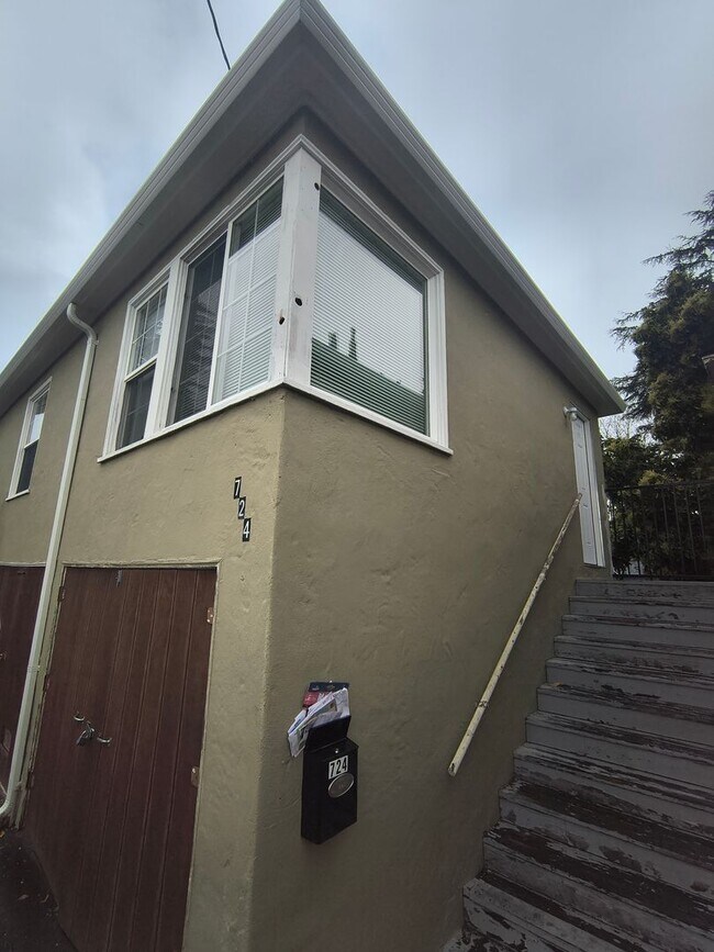 Foto del edificio - Newly Remodeled Spacious 1BD/1BTH Located In Hayward Near Mission Blvd!!!