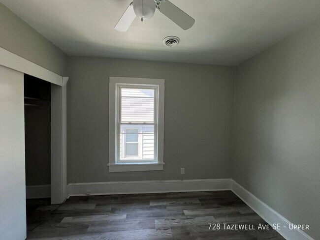 Foto del edificio - 728 Tazewell Ave SE