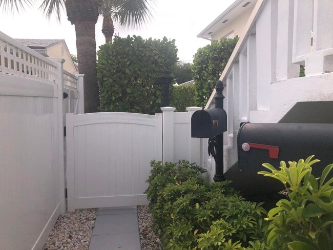 Building Photo - 325 S Ocean Breeze