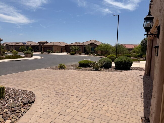 Foto del edificio - 2 Bed 2 Bath + Den Long-Term Rental in Anthem at Merrill Ranch!