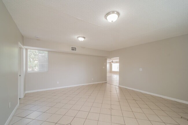 Foto del edificio - 1322 SE 12th St