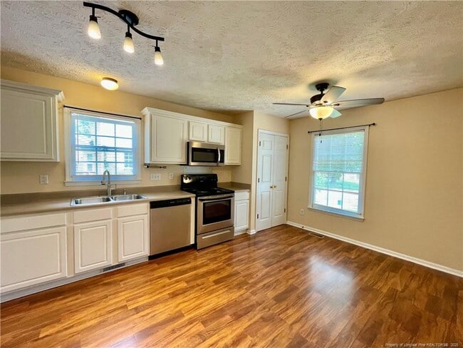 Building Photo - 2918 Coachway Dr