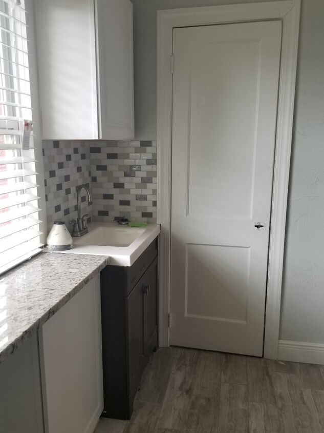 Building Photo - 407 S Jupiter Ave