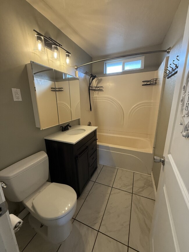 Building Photo - 447 N 5th St