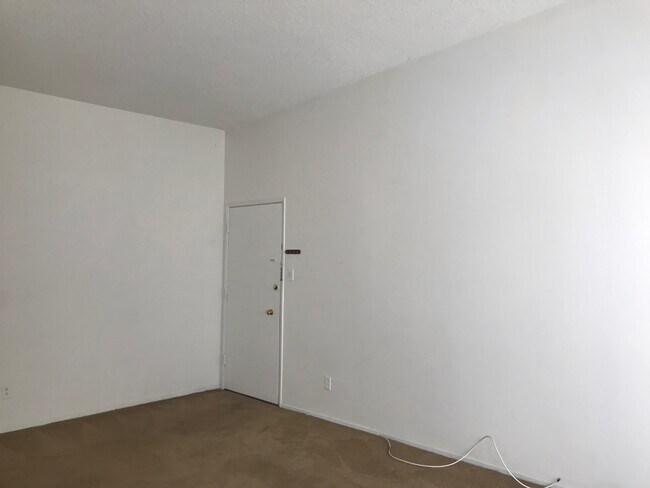 Living Room - 1256 S Westgate Ave